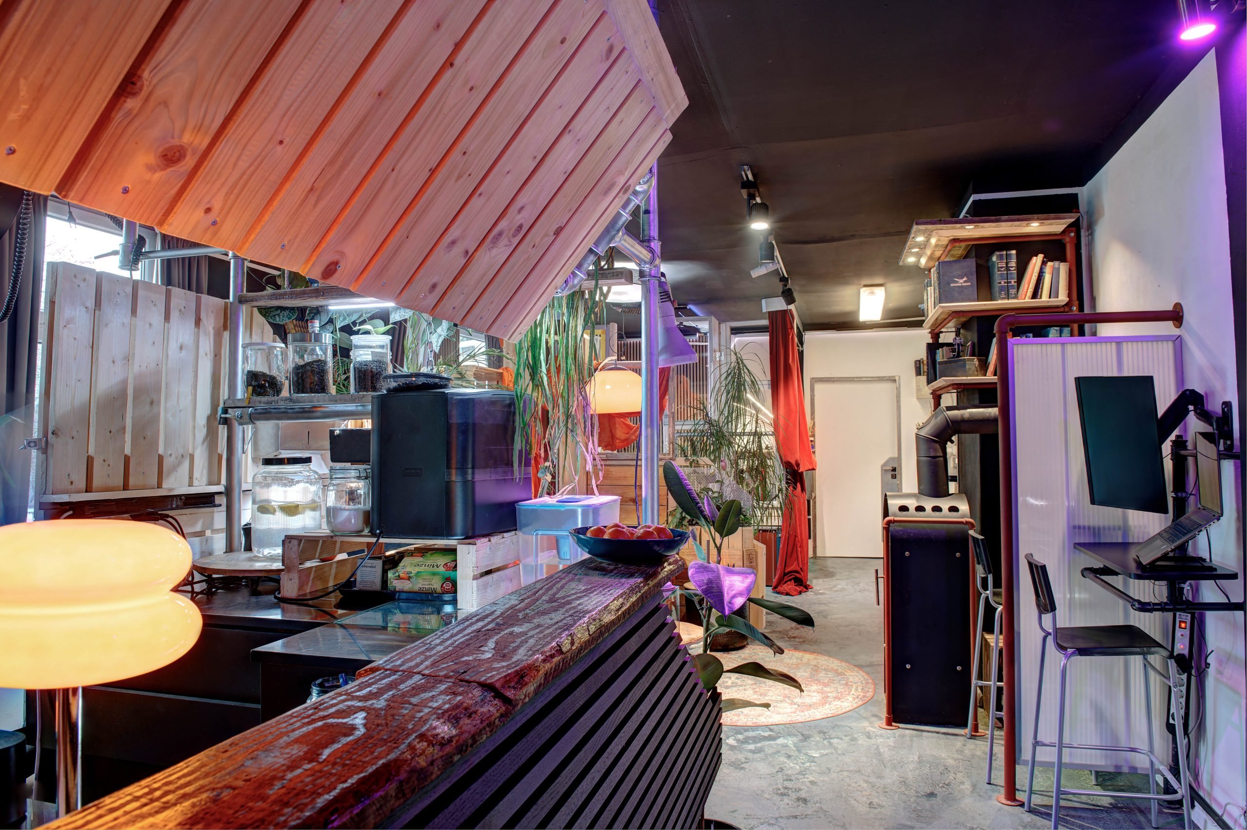 Café-Lounge im Comuna57 zum Entspannen und Arbeiten